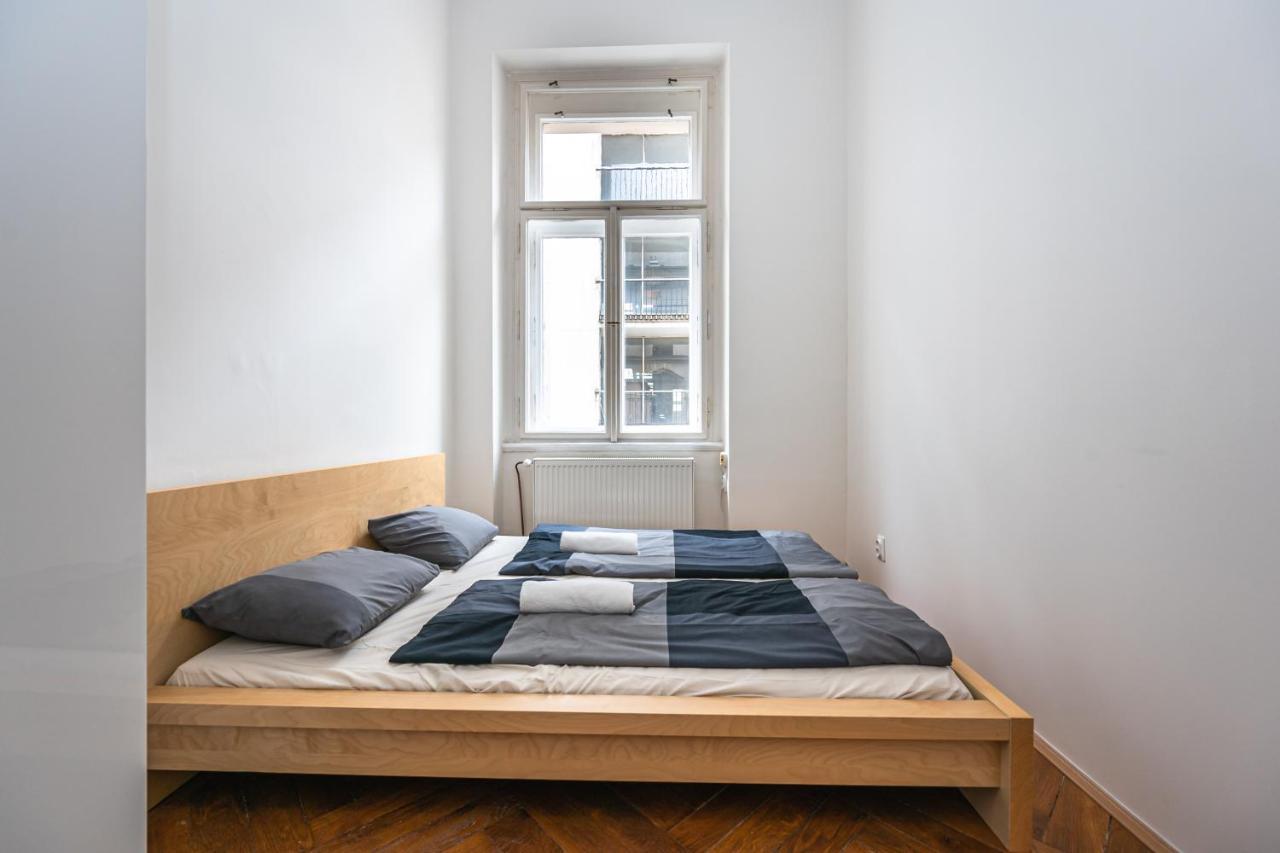 New Town Central Apartment Prag Eksteriør billede